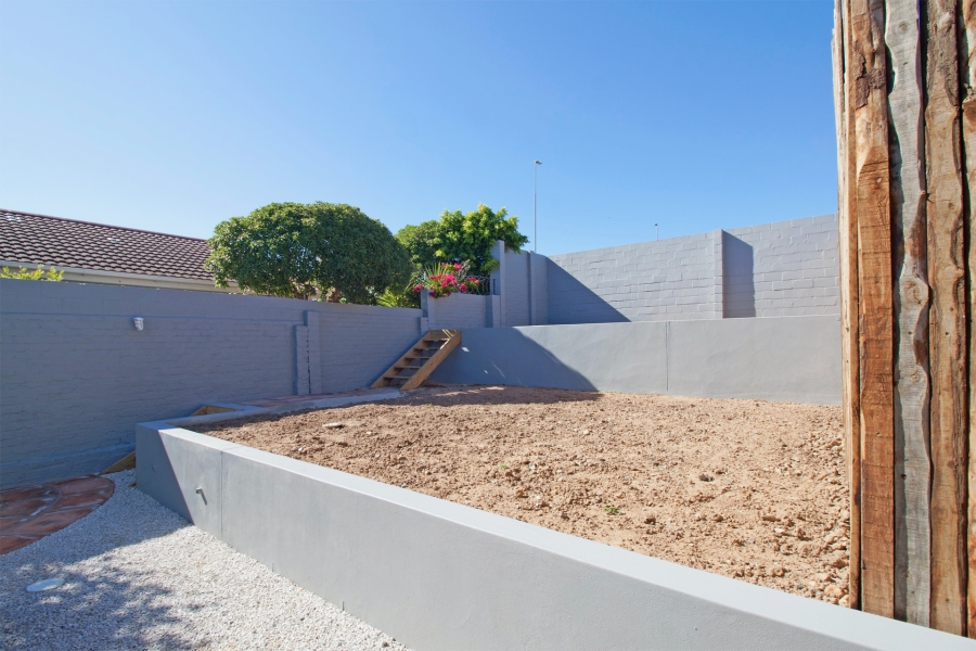 To Let 3 Bedroom Property for Rent in Sunnydale Western Cape
